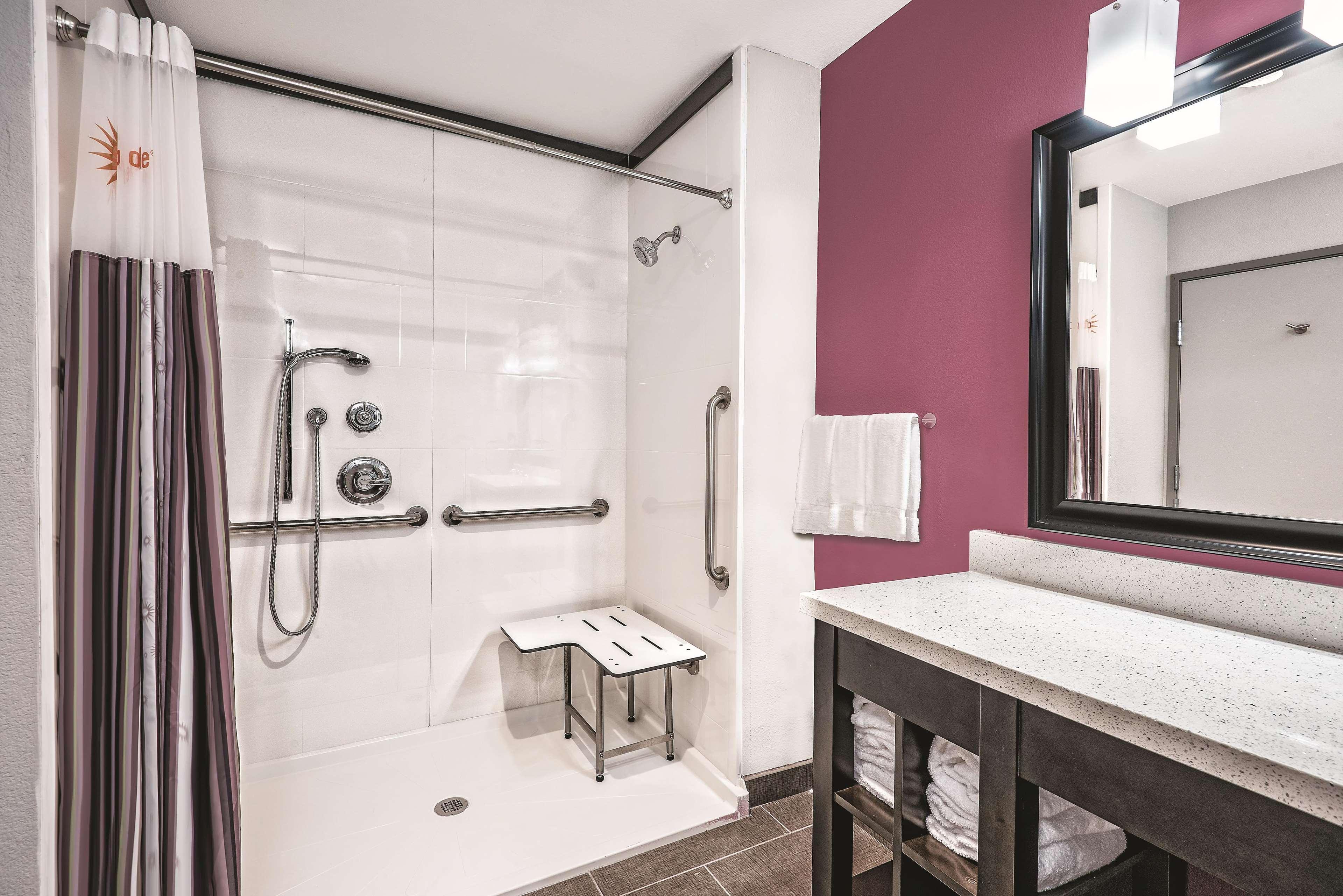 La Quinta By Wyndham Dallas North Hotel