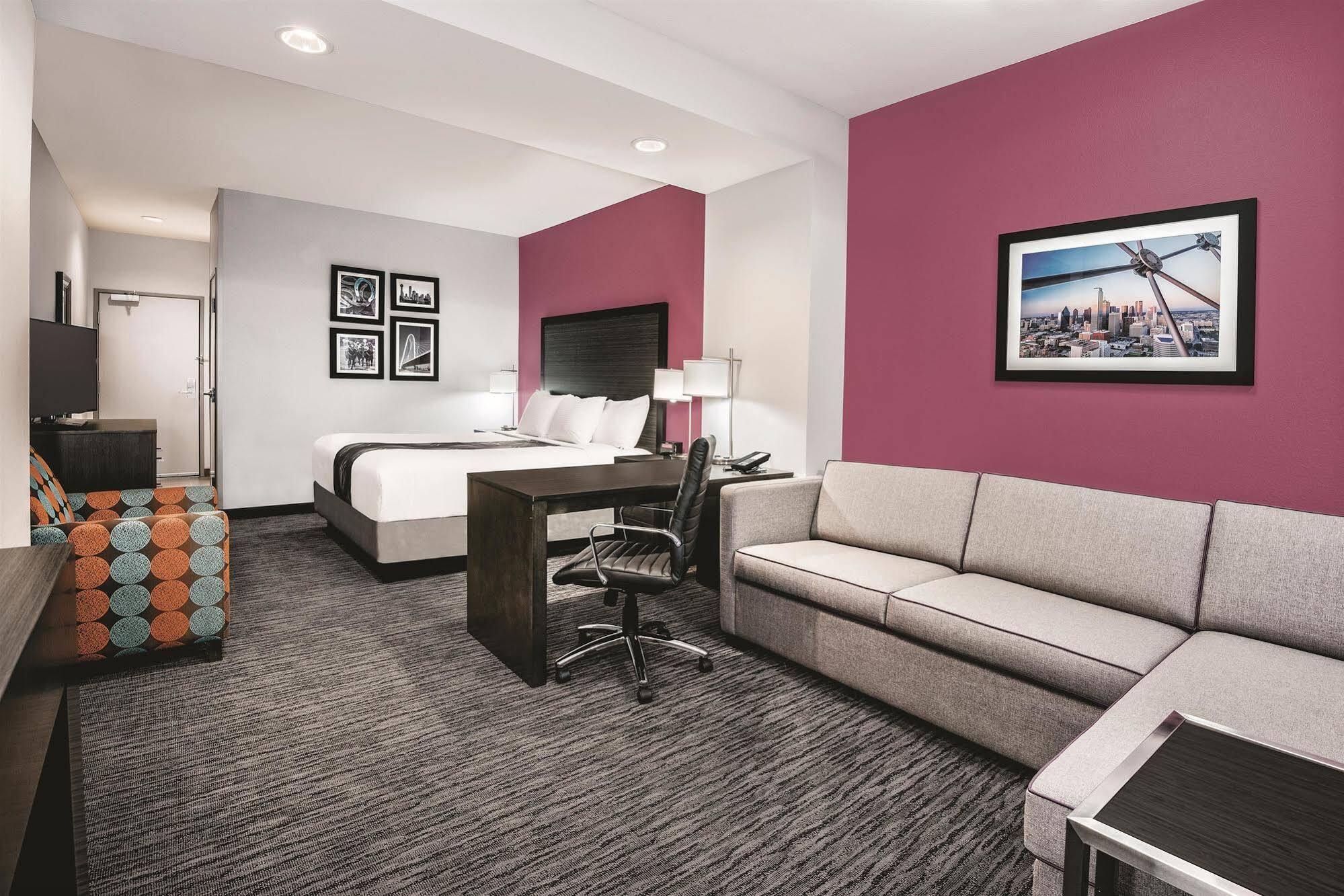 La Quinta By Wyndham Dallas North Hotel